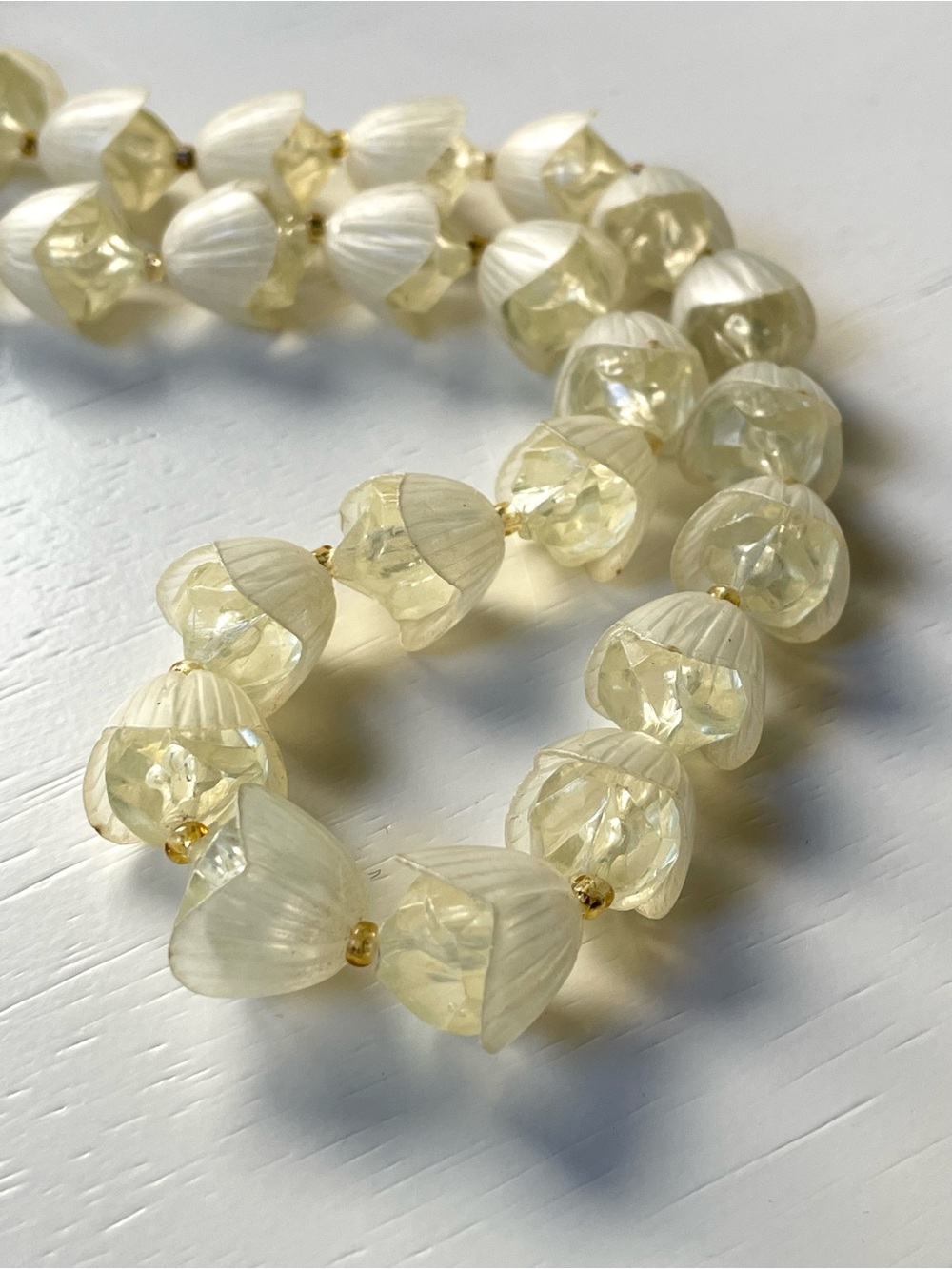 Vintage plastic flower bead long necklace glows fairycore